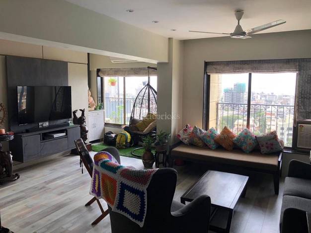 2 BHK Semi Furnished in Victory House , Mahim