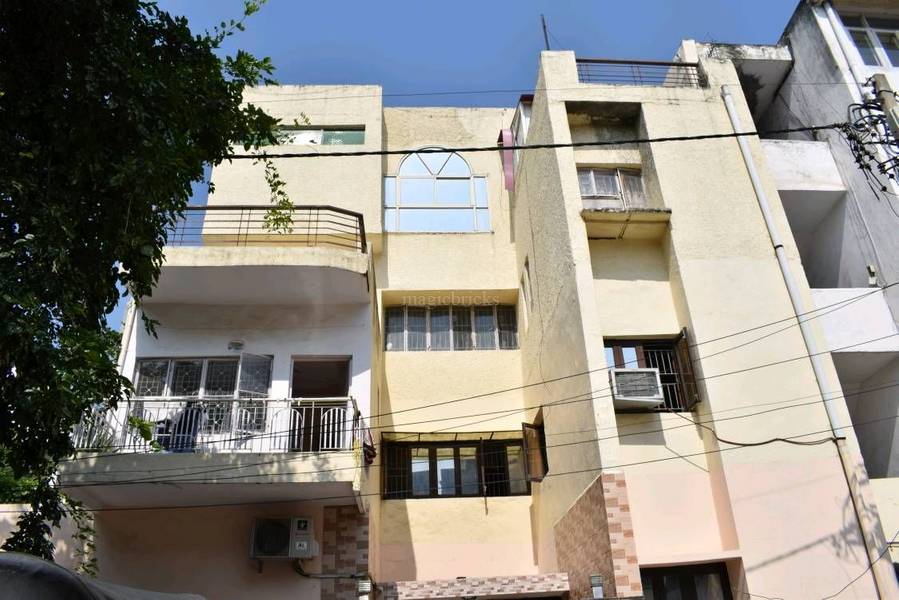 Buy 3 BHK Flat/Apartment in Naraina Vihar, New Delhi 2200 Sqft