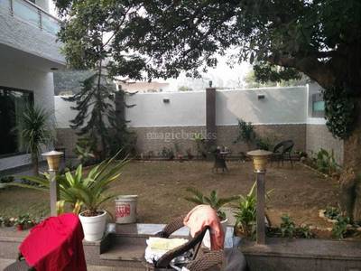 Buy  4 BHK  Villa in  Sainik Farm   New Delhi