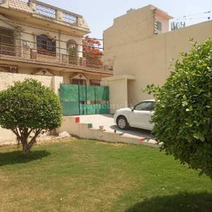 Land / Plot in Dwarka Mor New Delhi