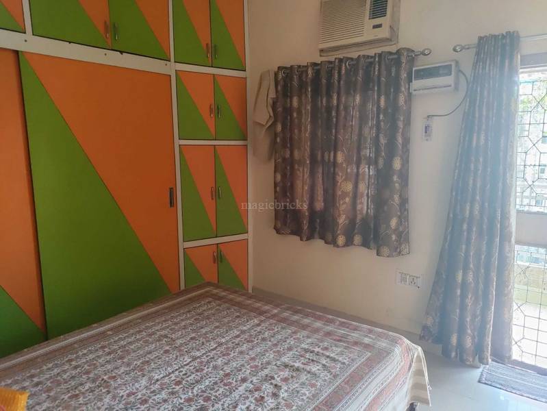 Siddhartha Extension Pocket C in Maharani Bagh, New Delhi Price