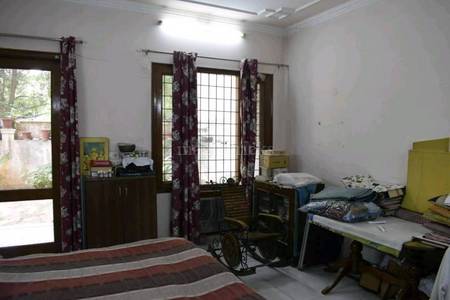 Buy  4 BHK  Villa in  DLF Phase 4   Gurgaon