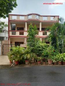 4BHK Villa for Resale in Arun Vihar at Arun Vihar, Sector 37, Golf course Metro 4BHK Villa for Resale in Arun Vihar at Arun Vihar, Sector 37, Golf course Metro