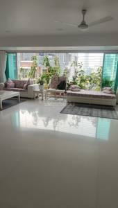 4BHK Multistorey Apartment for Resale in Dadar West 4BHK Multistorey Apartment for Resale in Dadar West