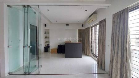 4BHK Multistorey Apartment for Resale in Juhu