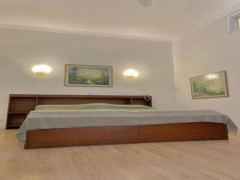 Buy 4 BHK Flat/Apartment in RWA Flats Saket, New Delhi 2700 Sqft