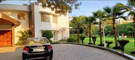 Buy  7 BHK  Villa in  Sainik Farm   New Delhi