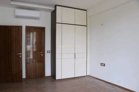 4BHK Builder Floor Apartment for Resale in Phase 4 DLF 4BHK Builder Floor Apartment for Resale in Phase 4 DLF