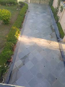 Buy  5 BHK  Villa in  Sainik Farm   New Delhi