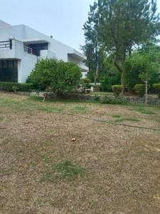 Buy  5 BHK  Villa in  Sainik Farm   New Delhi
