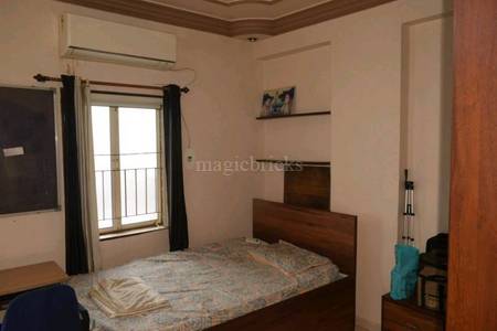 2 BHK Flat in 