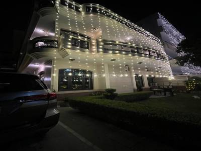 Buy  5 BHK  Villa in  C Block Sector 39   Noida Buy  5 BHK  Villa in  C Block Sector 39   Noida