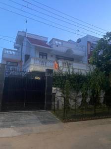 7BHK Villa for Resale in DLF City Phase III at Sector 24 7BHK Villa for Resale in DLF City Phase III at Sector 24