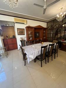 Buy  5 BHK  Villa in  Sainik Farm   New Delhi