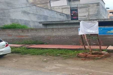 Land / Plot in Sector 105 Noida