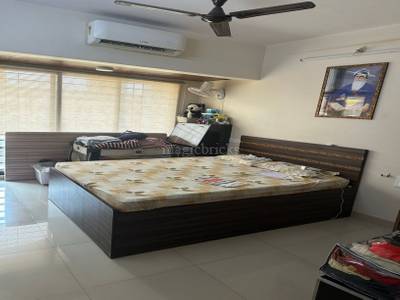 2BHK Multistorey Apartment for Resale in Orchid Suburbia at Kandivali West