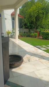 Buy  5 BHK  Villa in  Sainik Farm   New Delhi