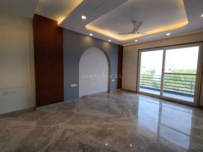 5 BHK Flat in 