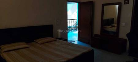5BHK Residential House for Resale in Sector 30 RWA at Sector 30, Golf Course Metro
