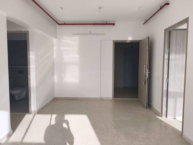 2 BHK Semi Furnished in Shapoorji Pallonji, Bandra East