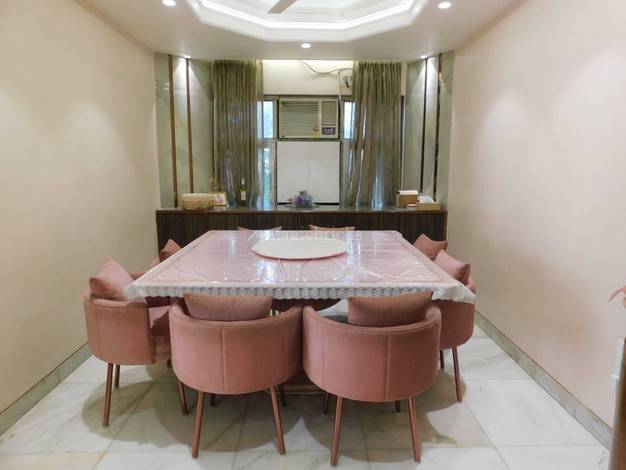 2 BHK Semi Furnished in Veena Tower , Colaba