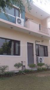 Buy  5 BHK  Villa in  Chhattarpur   New Delhi