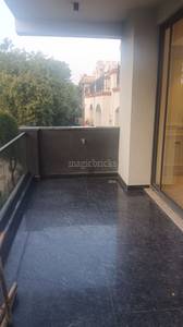 Buy 4 BHK Flat in DLF Phase 1