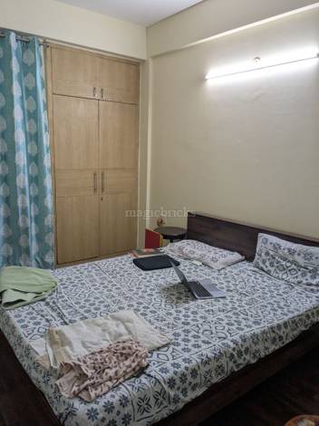 BHK Flats in Noida: 243+ Flats by Price Location