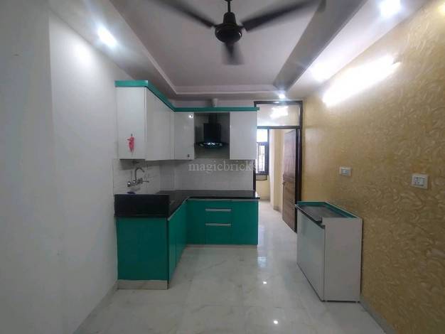 BHK Flats in Model Town, New Delhi: 14+ Flats Apartments