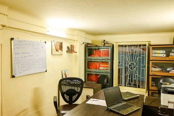 Villa in Girish Park, Vivekananda Road