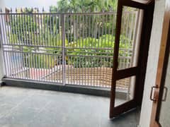 3BHK Multistorey Apartment for New Property in Arun Vihar, Sector 37, Golf course Metro - Photo 1