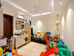 4BHK Builder Floor Apartment for Rent in Phase 2 DLF - Photo 5