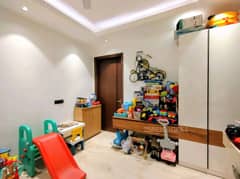 4BHK Builder Floor Apartment for Rent in Phase 2 DLF - Photo 6