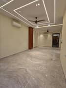 4BHK Builder Floor Apartment for Rent in Sushant Lok-I, Sector 43 - Photo 11