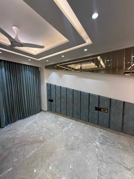 4 BHK 2700 Sqft Flat For Sale in DLF City Plot Phase 1, DLF Phase 1, Gurgaon