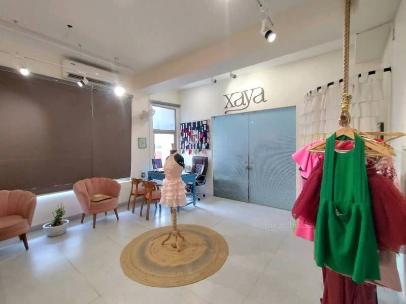 Commercial Showroom For Sale in Nirvana Country, Gurgaon