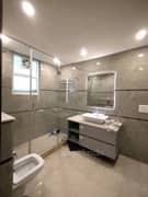 4BHK Builder Floor Apartment for Resale in Sushant Lok-I, Sector 43 - Photo 19
