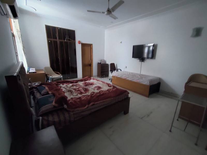 Buy 4000 Sqft 6 BHK House for Sale in Shanti Kunj Main New Delhi @ 14.0 Cr