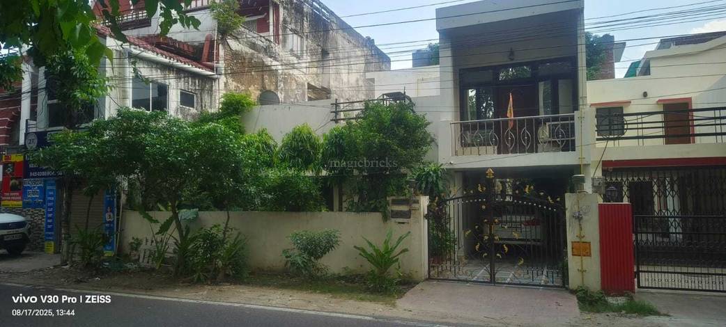 Villa in Munshipuliya