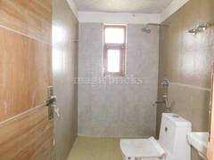 3BHK Multistorey Apartment for Resale in Phi 2 - Photo 18