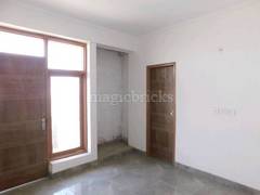 3BHK Multistorey Apartment for Resale in Phi 2 - Photo 5