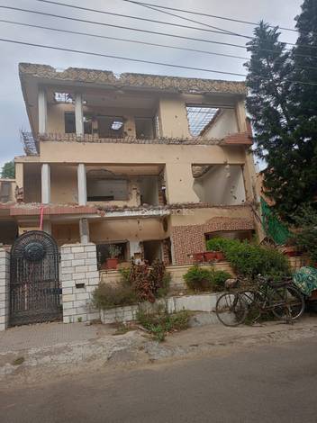 Villa in Sector 18