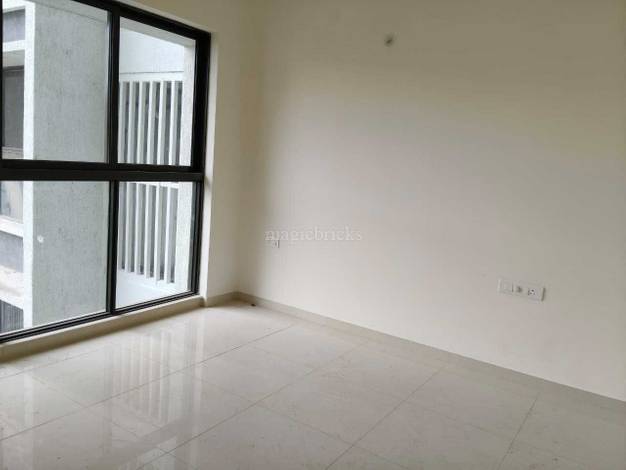 Apartment in Kandivali East