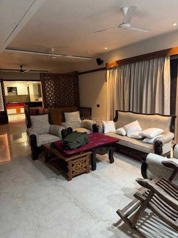 Apartment in Model Colony, Shivaji Nagar