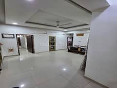 3BHK Multistorey Apartment for Rent in Galaxy Apartment at Sector 43 - Photo 1