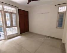 2BHK Multistorey Apartment for Resale in Sector 56 - Photo 1