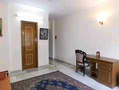4BHK Builder Floor Apartment for Resale in Greater Kailash 2 - Photo 4