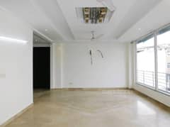 4BHK Builder Floor Apartment for Resale in Kalkaji - Photo 1
