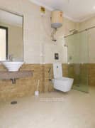 4BHK Builder Floor Apartment for Resale in Kalkaji - Photo 18
