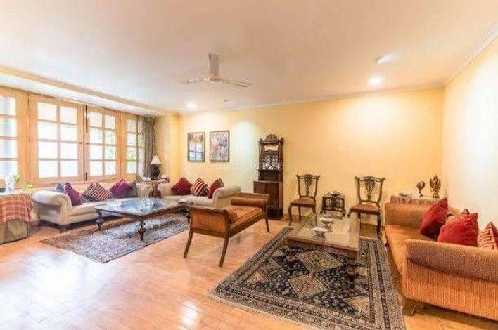 Apartment in Prithviraj Road